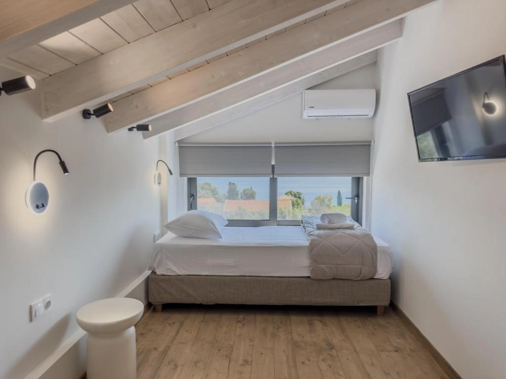 Suite 7 - Gallery 11